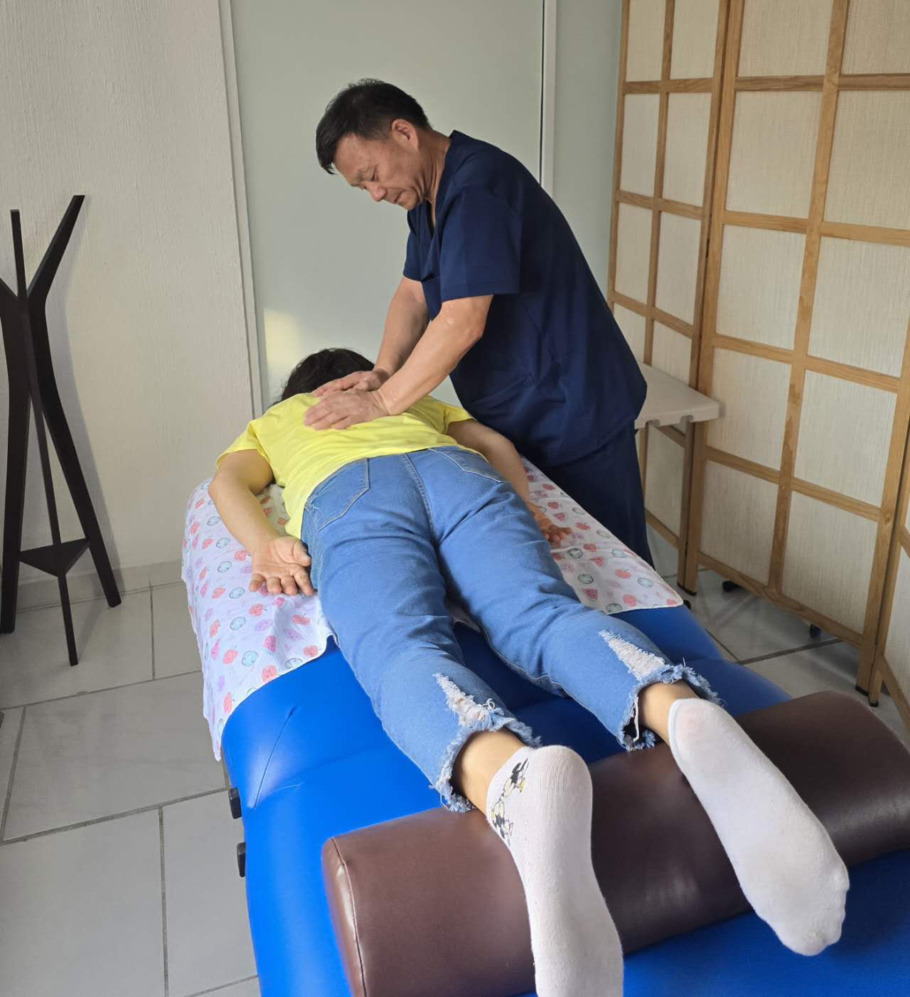 推拿按摩-腰疼.jpg
